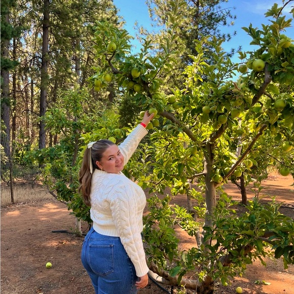 Meet your Posher, Olivia - Picture 1 of 1